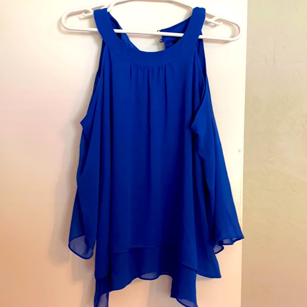 Blue Chiffon Cold shoulder top by Thalía Sodi Medium